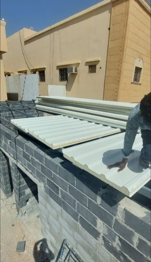 خطوات تركيب أسقف ساندوتش بانل