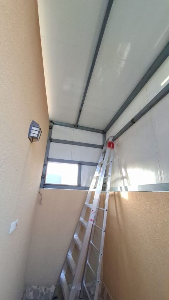 خطوات تركيب سقف ساندوتش بانل